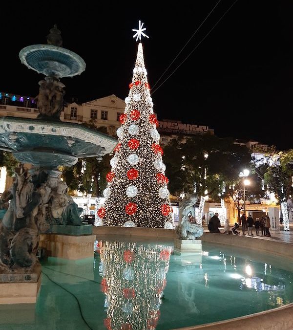 Рождественские огни украшают Лиссабон