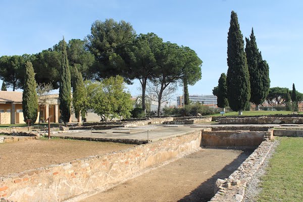 Римский город в центре Vilamoura, он существует и его можно посетить.